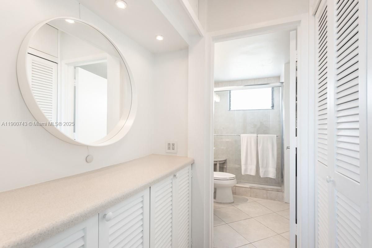Bathroom, Interior, Recessed Lighting
