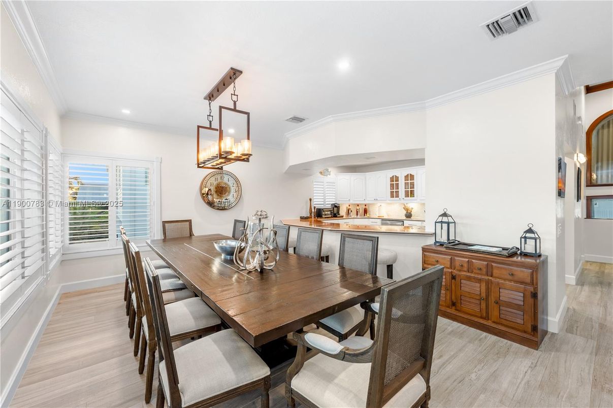 Dining room, Interior, Kitchen, Pendant Lights, Recessed Lighting, Wood Texture Flooring