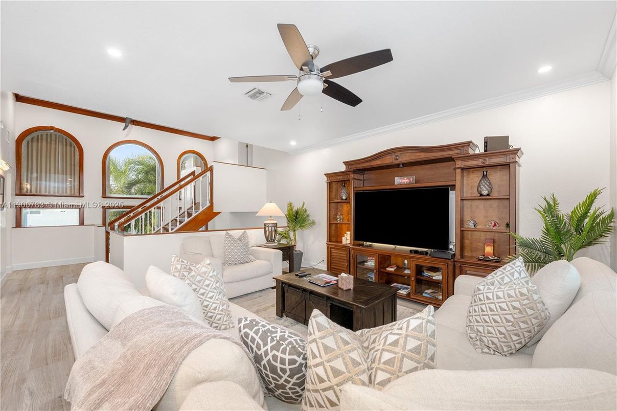 Interior, Living room, Recessed Lighting, Wood Texture Flooring