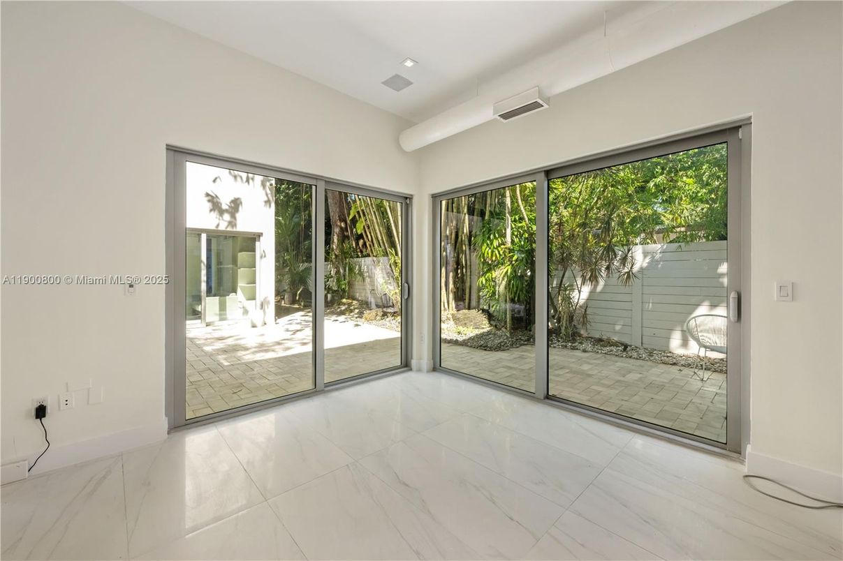 Empty room, Interior, Marble, Recessed Lighting