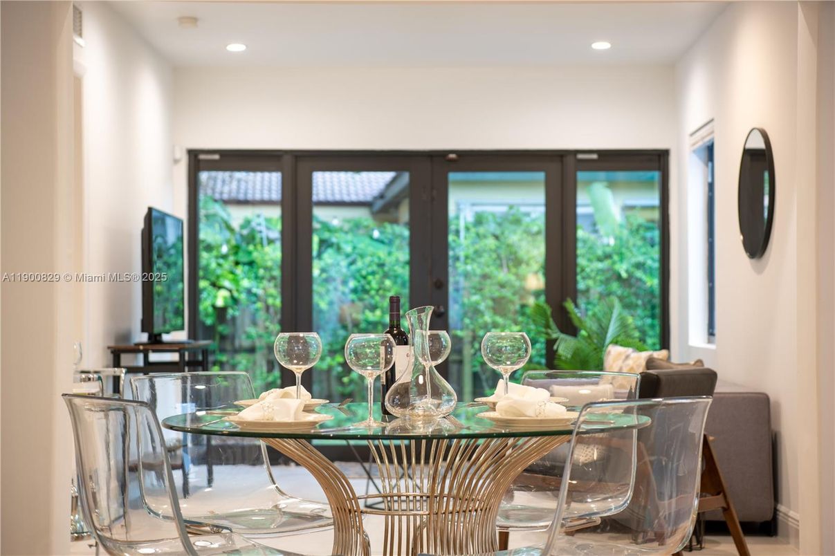 Dining room, Interior, Recessed Lighting