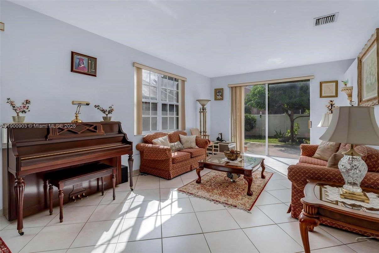 Interior, Living room, Piano