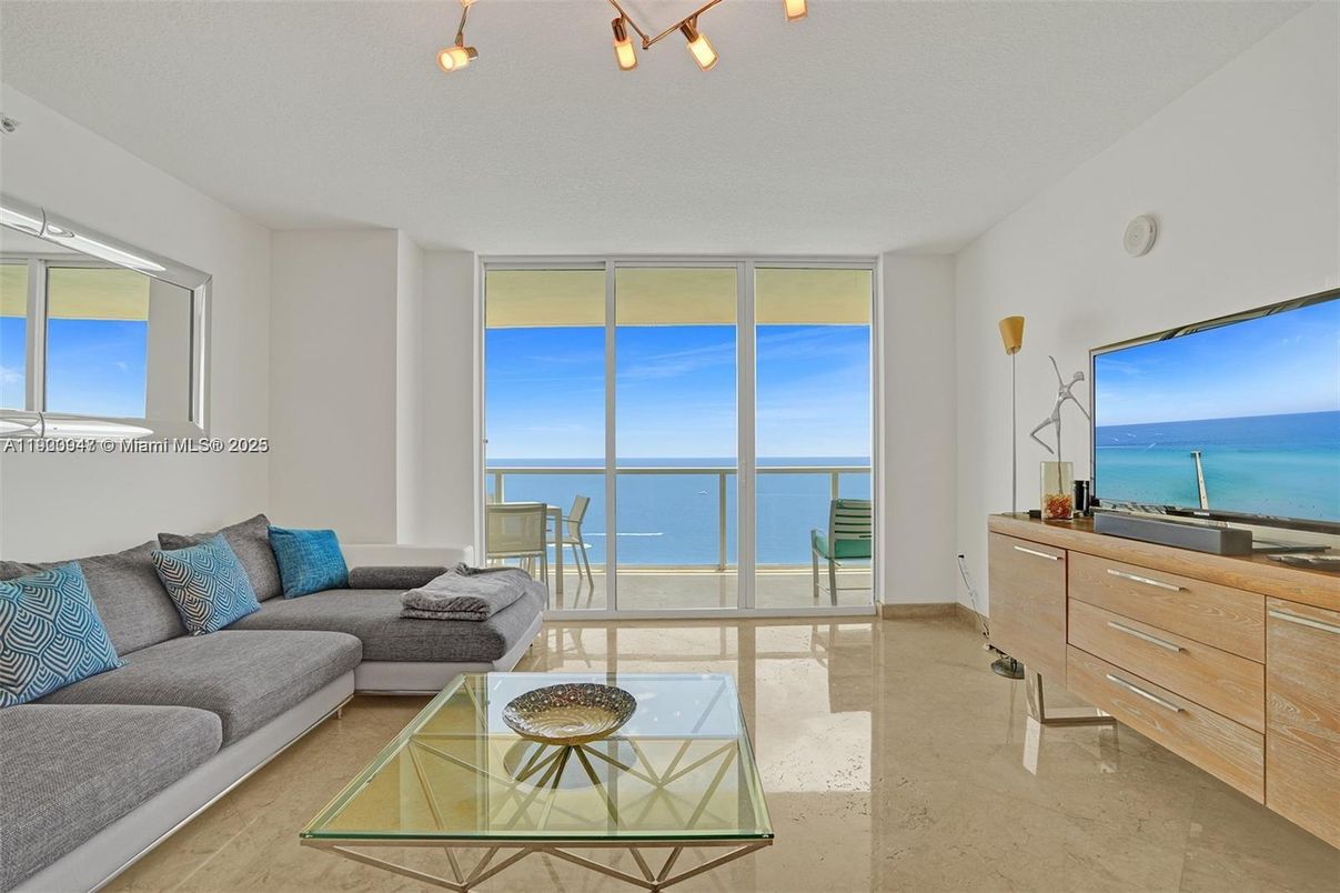 Interior, Living room, Water
