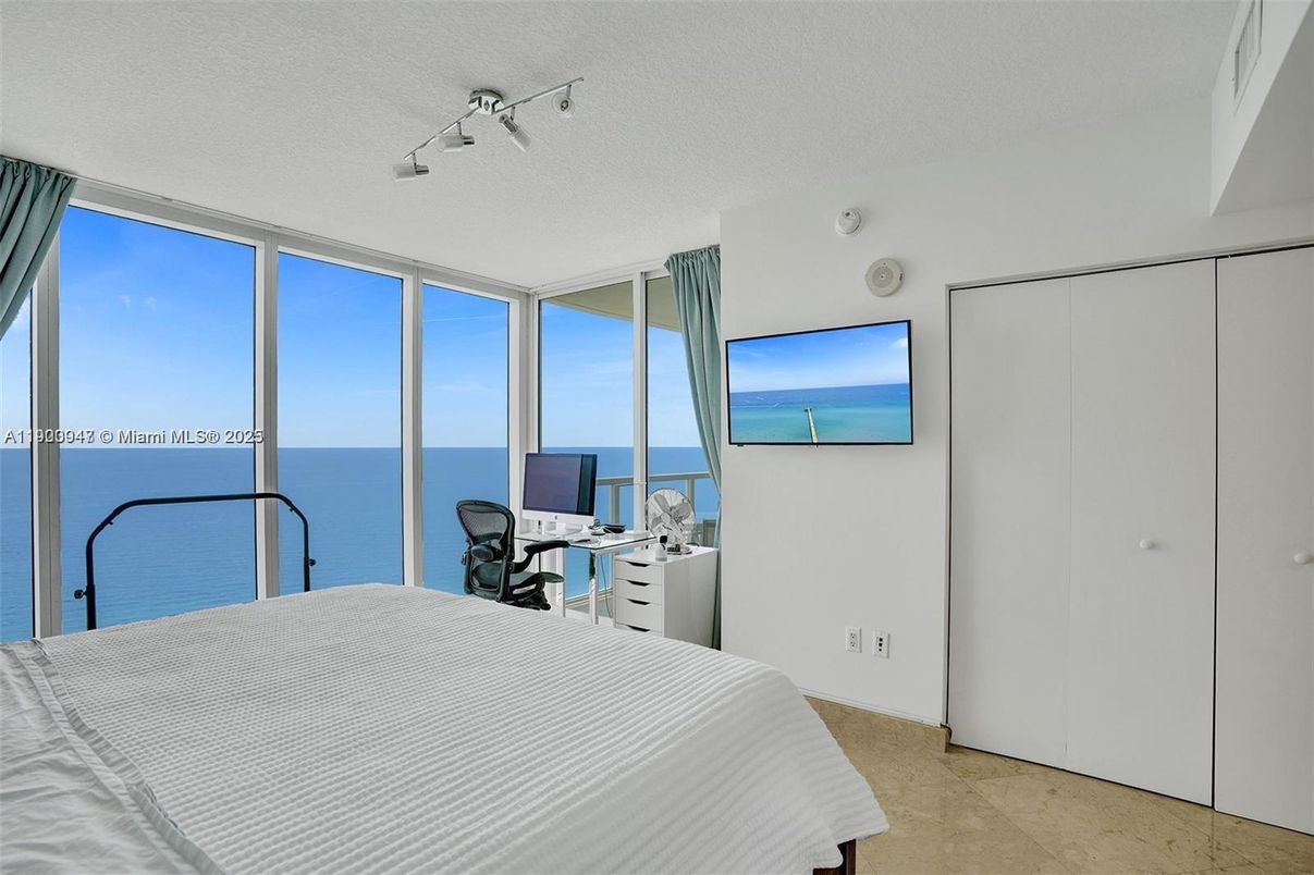 Bedroom, Interior, Water