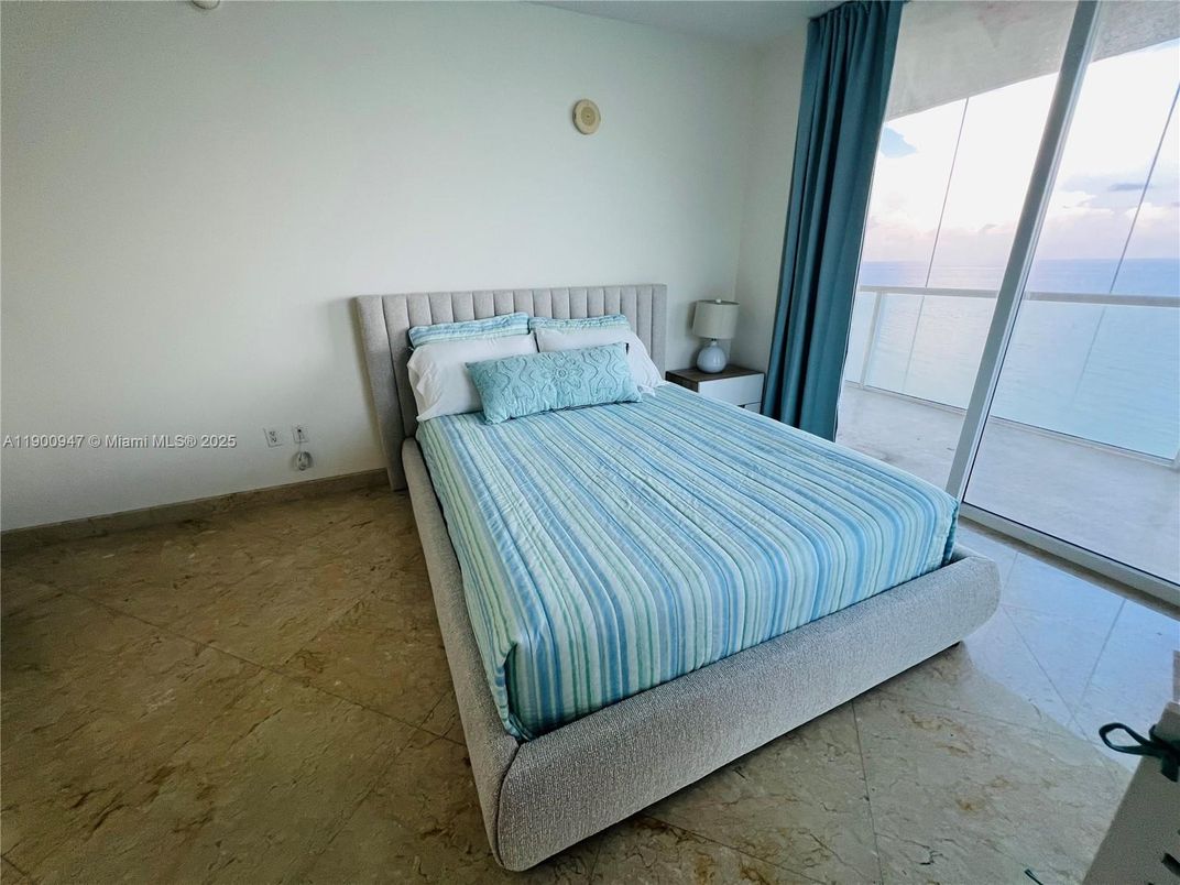Bedroom, Interior, Water