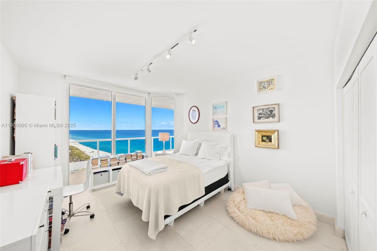 Bedroom, Interior, Water