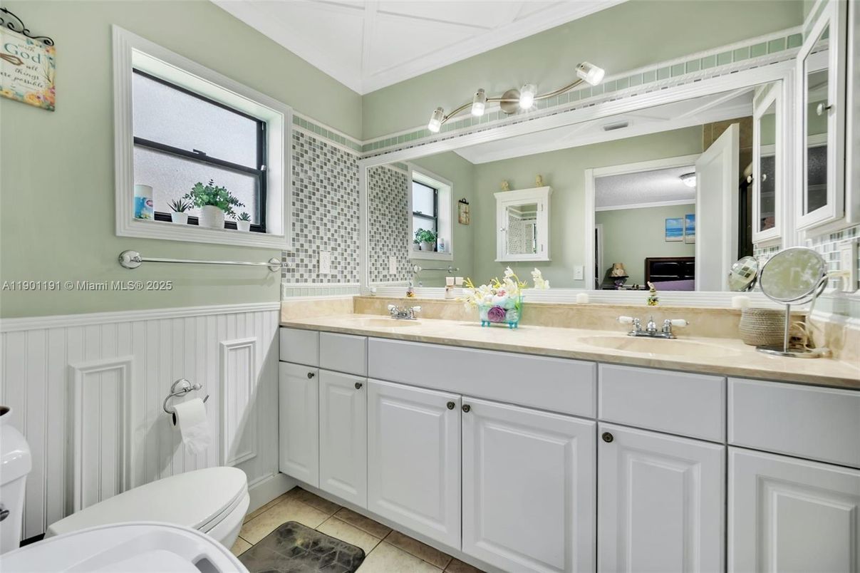 Bathroom, Dual Sink Vanities, Interior