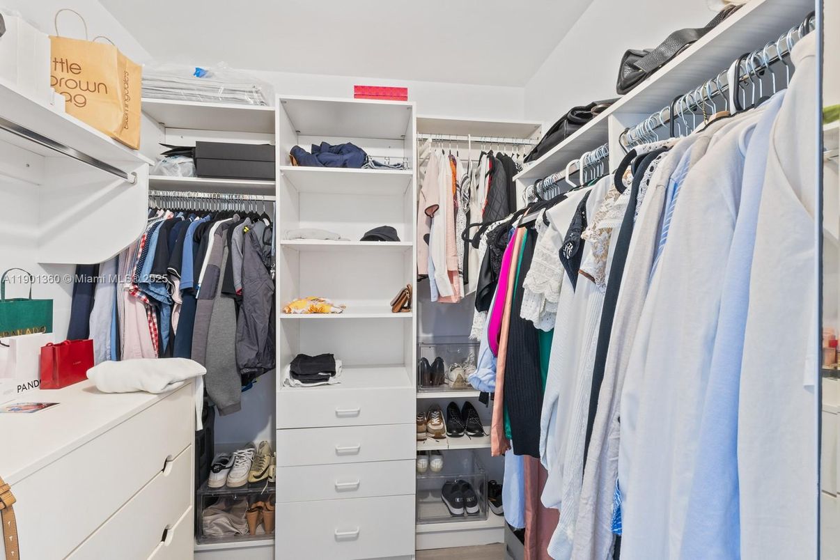 Interior, Walk-in Closets