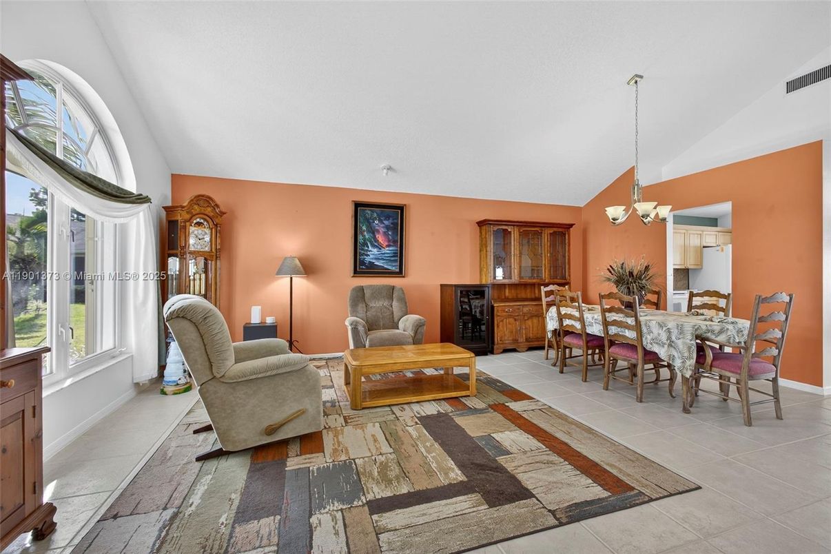 Chandelier, Dining room, Interior, Pendant Lights