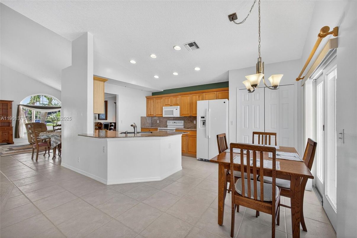Chandelier, Dining room, Interior, Kitchen, Recessed Lighting