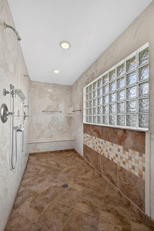 Bathroom, Interior, Recessed Lighting