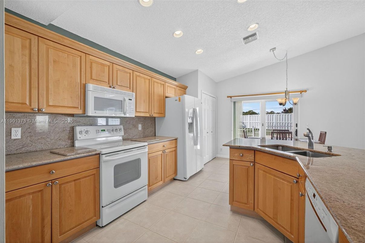Dining room, Interior, Kitchen, Pendant Lights, Recessed Lighting