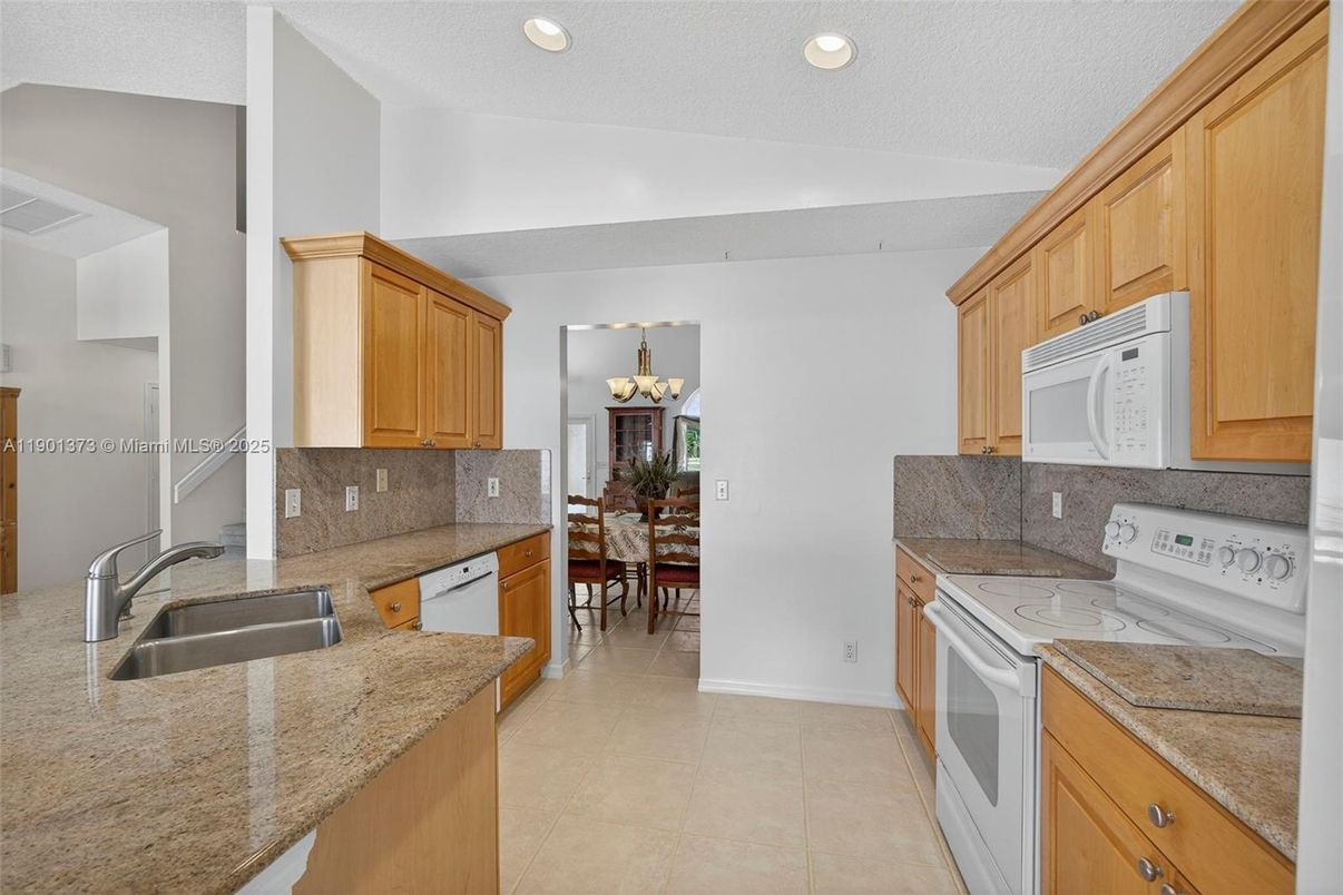 Dining room, Interior, Kitchen, Recessed Lighting