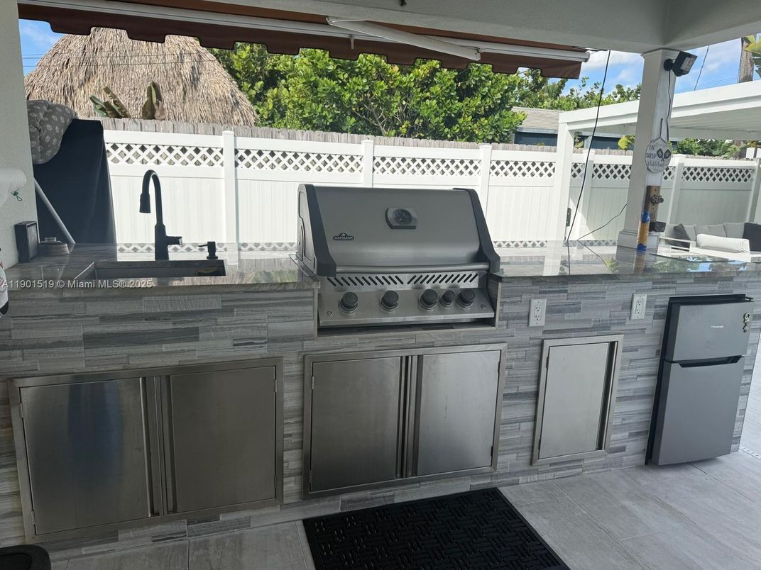 Exterior, Outdoor Kitchen