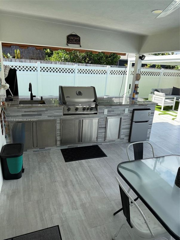Exterior, Outdoor Kitchen
