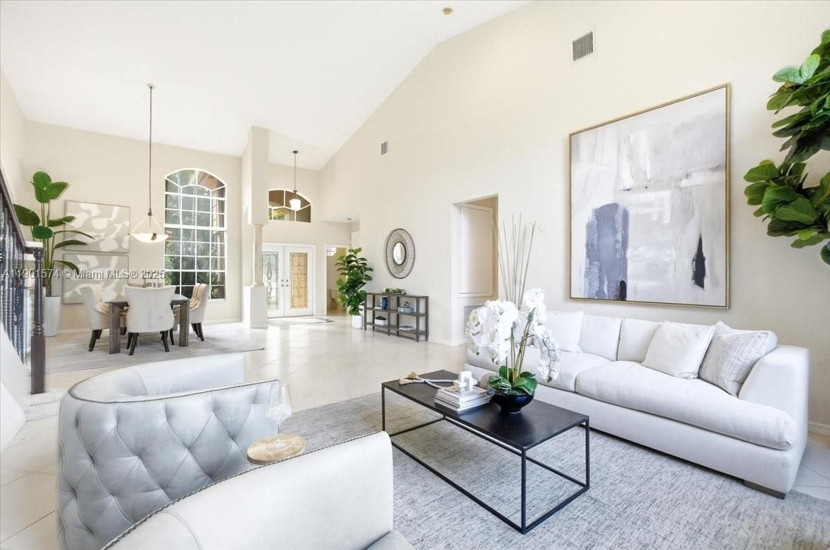 Dining room, Interior, Living room, Pendant Lights