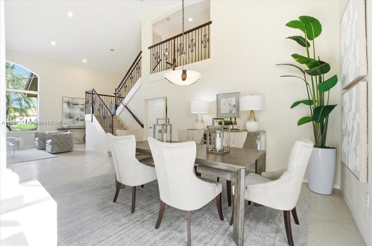 Dining room, Interior, Recessed Lighting