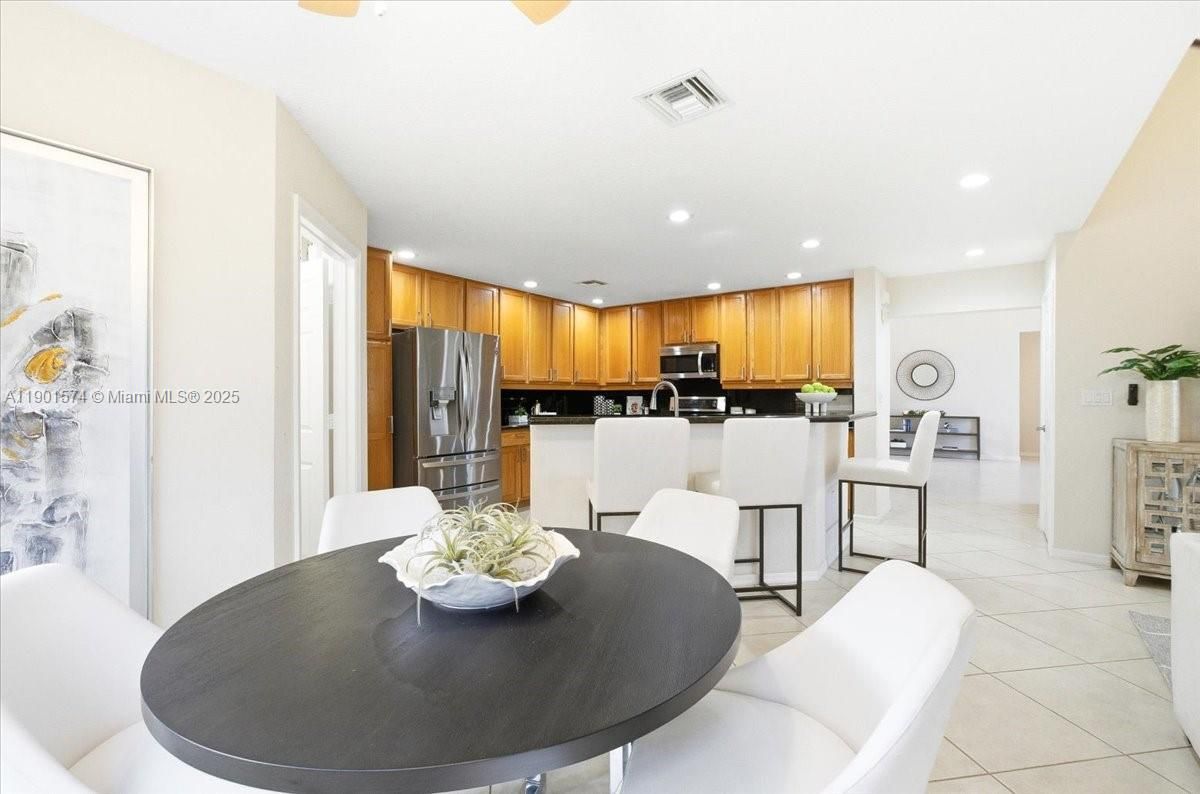 Dining room, Interior, Kitchen, Recessed Lighting