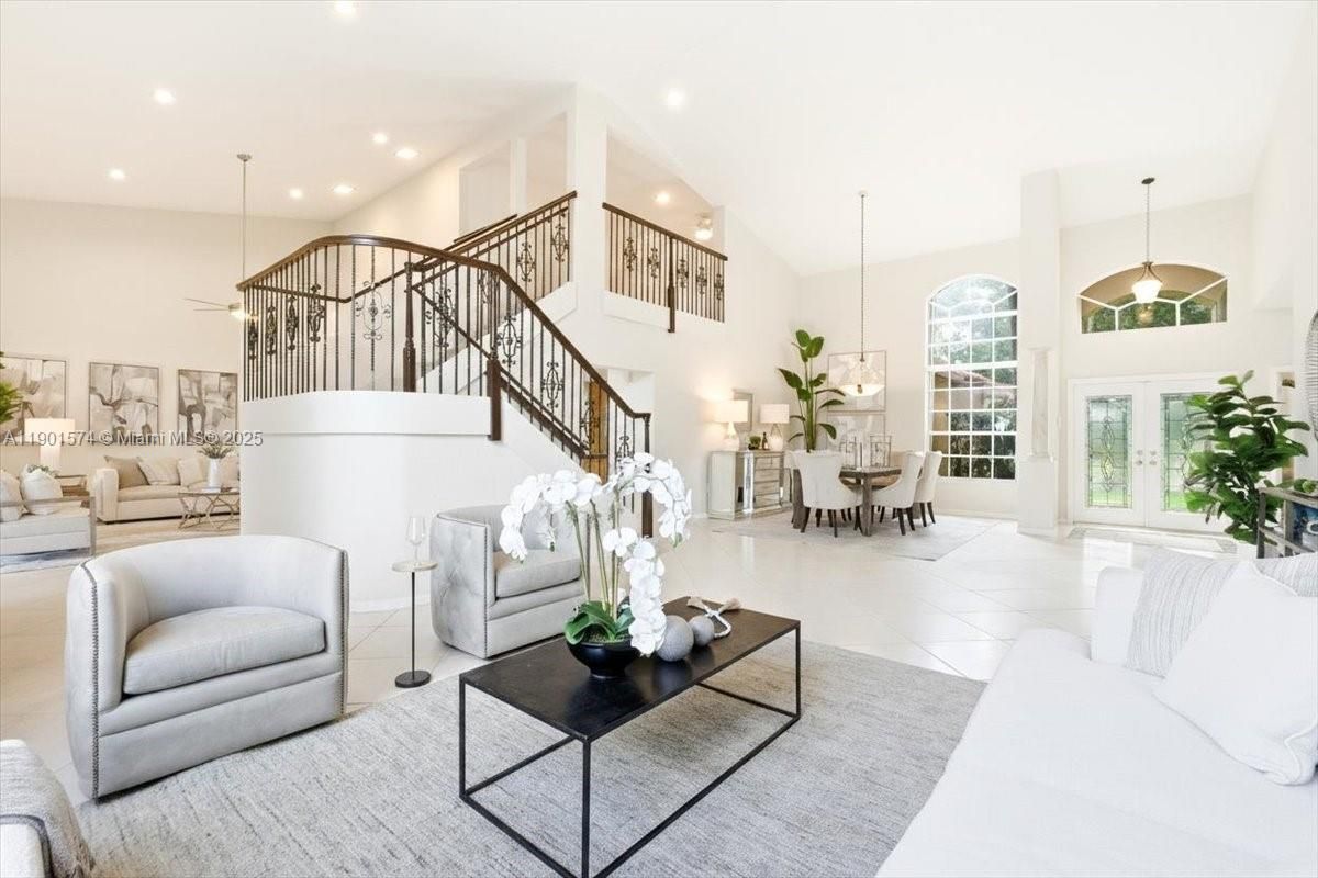 Dining room, Interior, Living room, Pendant Lights, Recessed Lighting