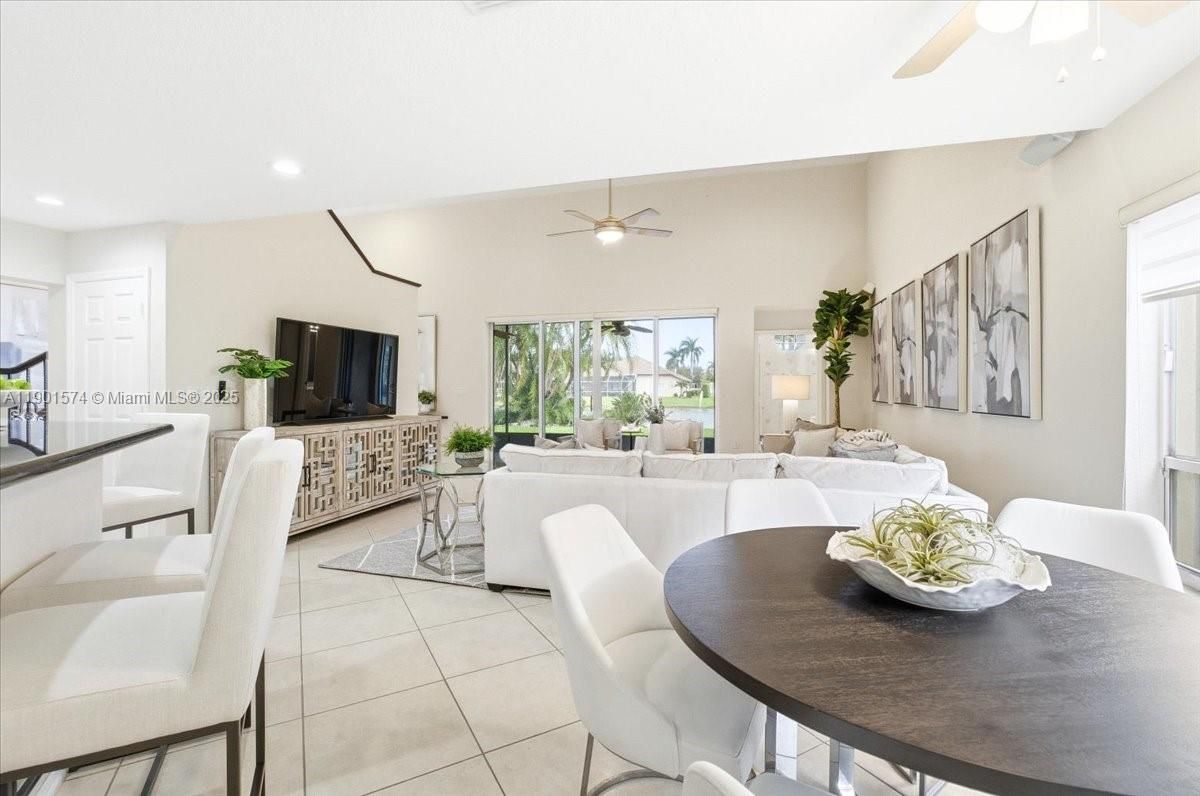 Dining room, Interior, Living room, Recessed Lighting