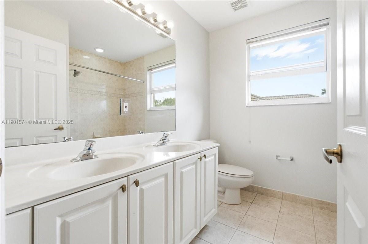 Bathroom, Dual Sink Vanities, Interior, Recessed Lighting