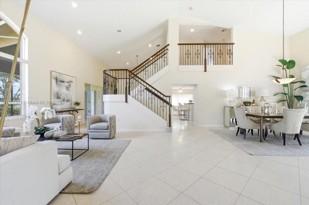 Dining room, Interior, Living room, Pendant Lights, Recessed Lighting