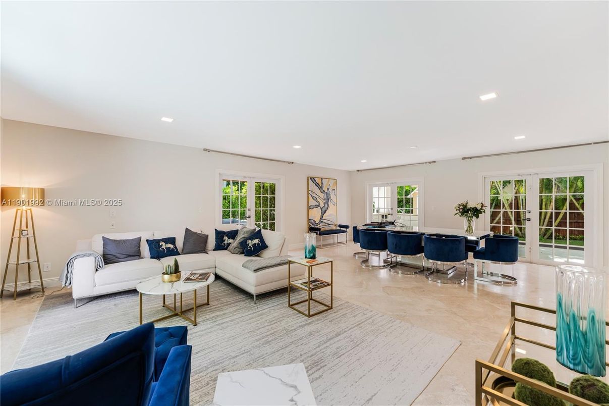 Dining room, Interior, Living room, Recessed Lighting