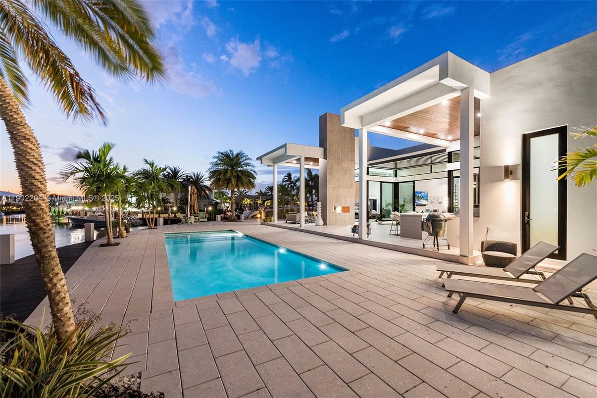 Exterior, Pool, Water