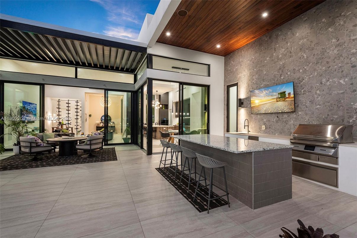 Exterior, Outdoor Kitchen, Recessed Lighting