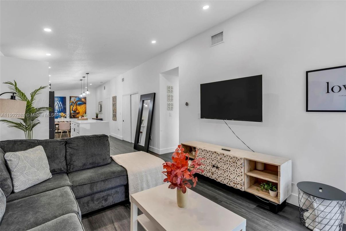 Dining room, Interior, Kitchen, Living room, Pendant Lights, Recessed Lighting, Wood Texture Flooring