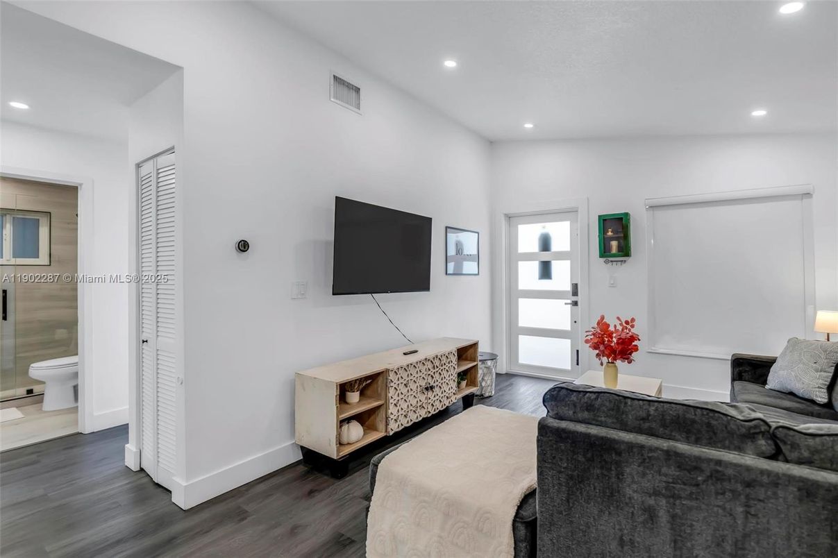 Bathroom, Interior, Living room, Recessed Lighting, Wood Texture Flooring