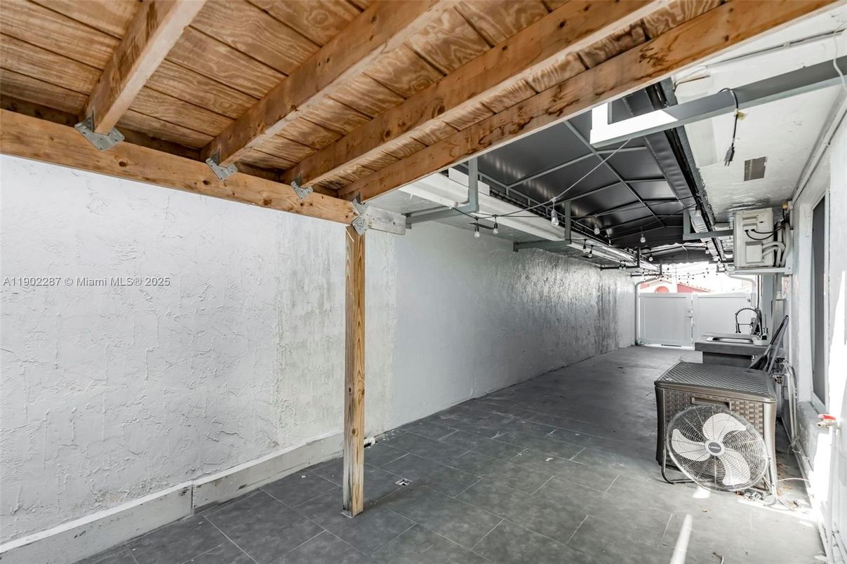 Garage, Interior, Wooden Beams, Wooden Ceilings
