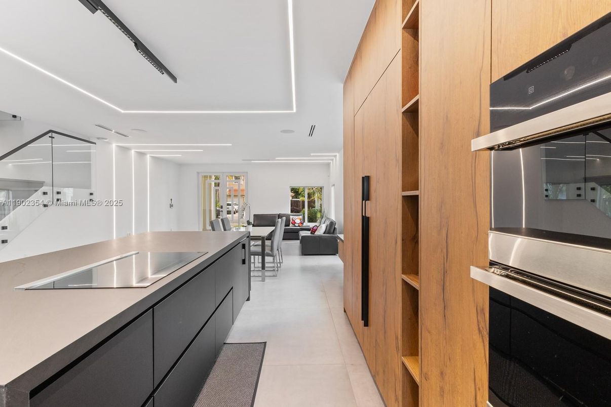 Interior, Kitchen, Living room, Recessed Lighting, Stainless Steel Appliances