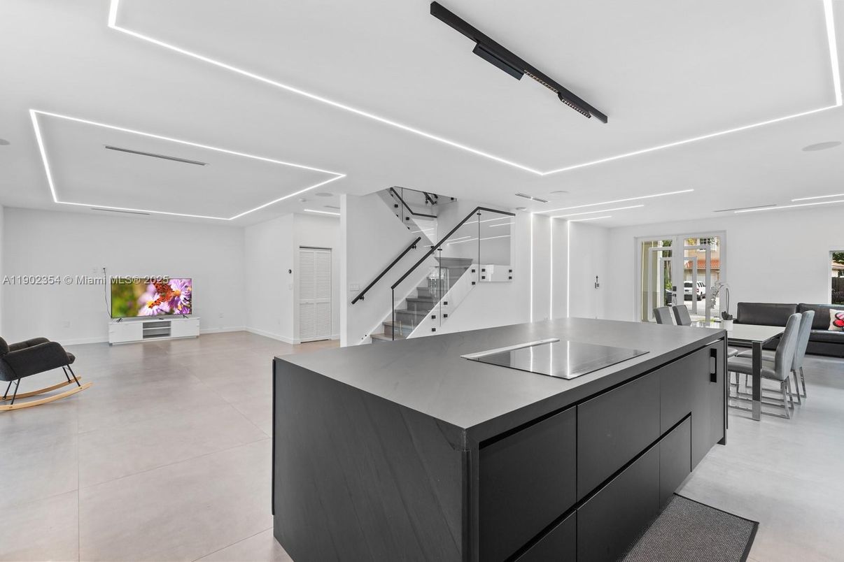 Dining room, Interior, Kitchen, Recessed Lighting