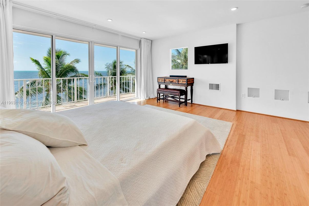 Bedroom, Interior, Recessed Lighting, Water, Wood Texture Flooring