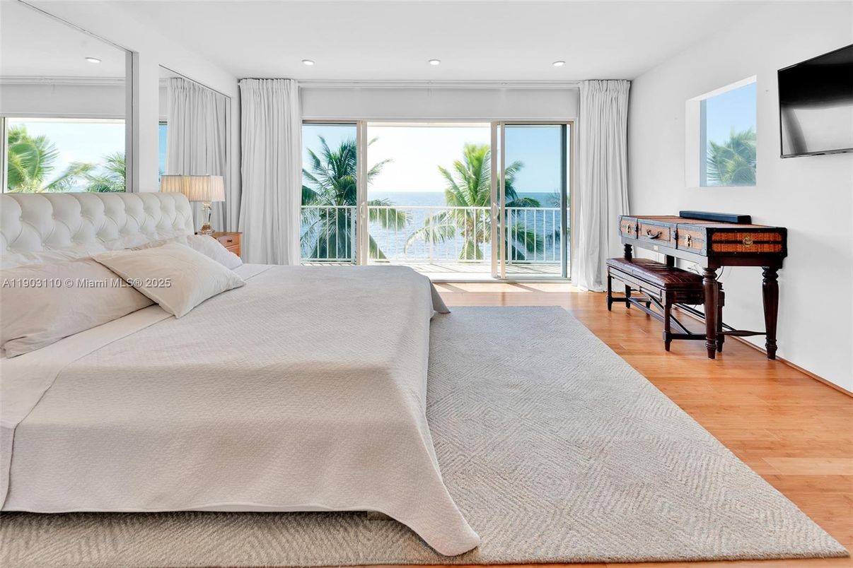 Bedroom, Interior, Recessed Lighting, Water, Wood Texture Flooring