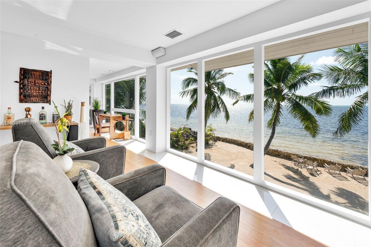 Interior, Living room, Sun Room, Water, Wood Texture Flooring