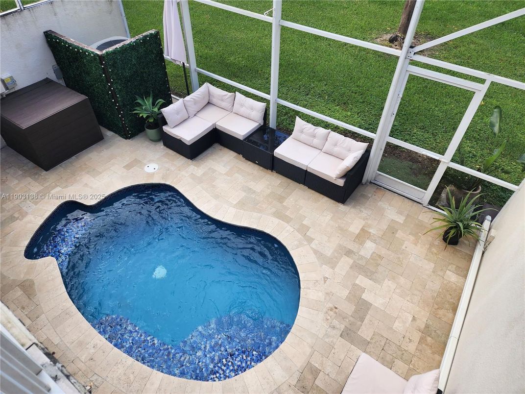 Interior, Pool, Sun Room