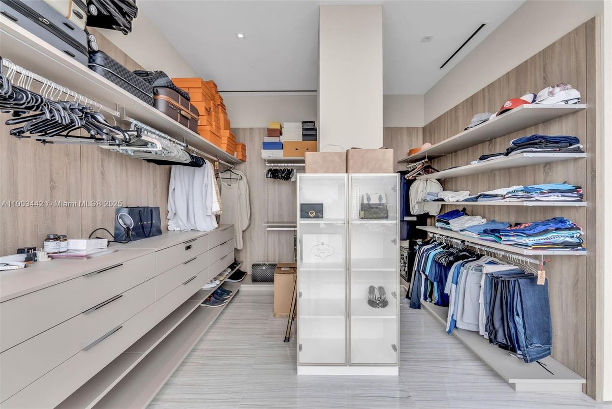 Interior, Recessed Lighting, Walk-in Closets