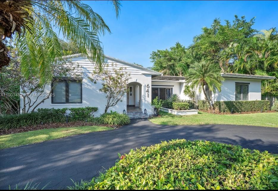 Backyard, Exterior, Facade, Ranch