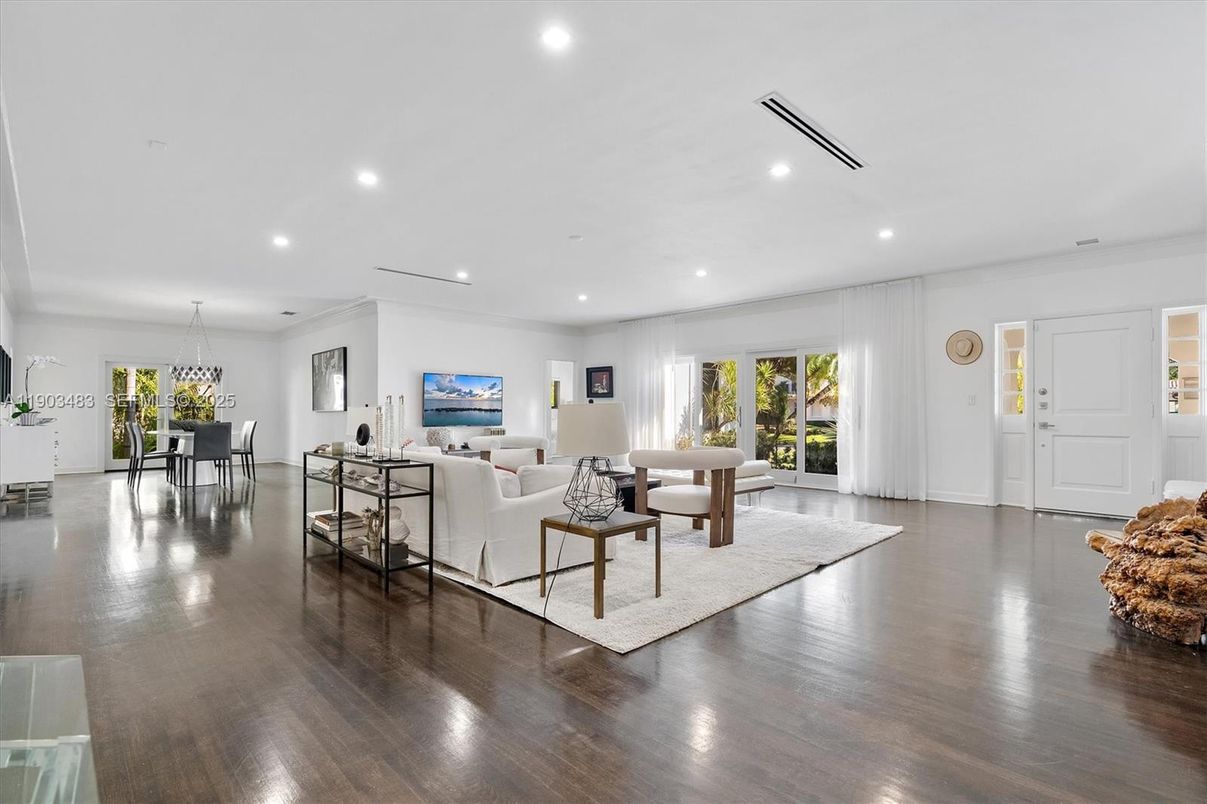 Dining room, Interior, Living room, Recessed Lighting, Wood Texture Flooring