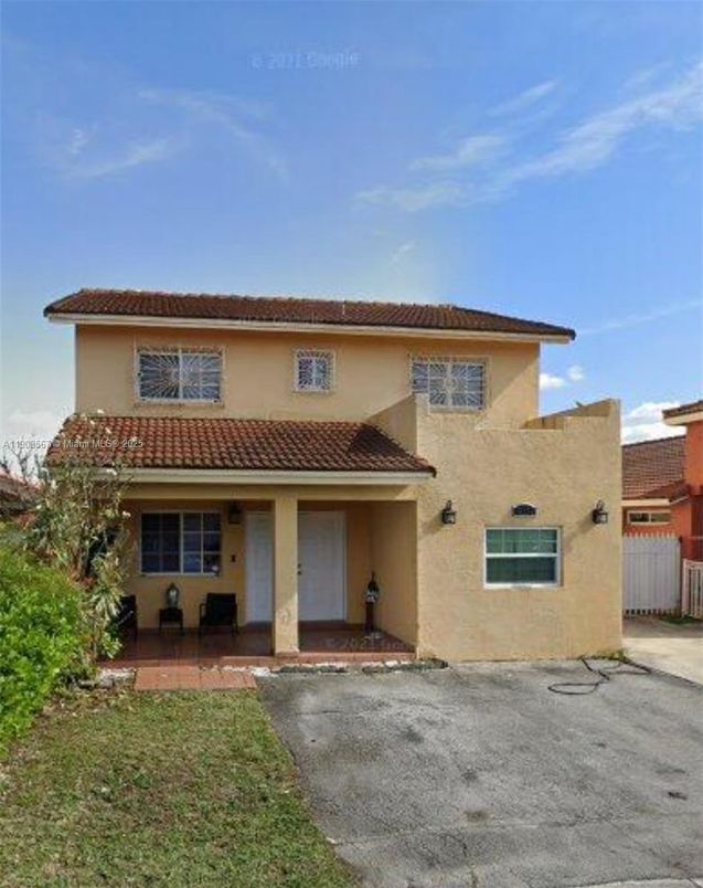 Exterior, Facade, Mediterranean