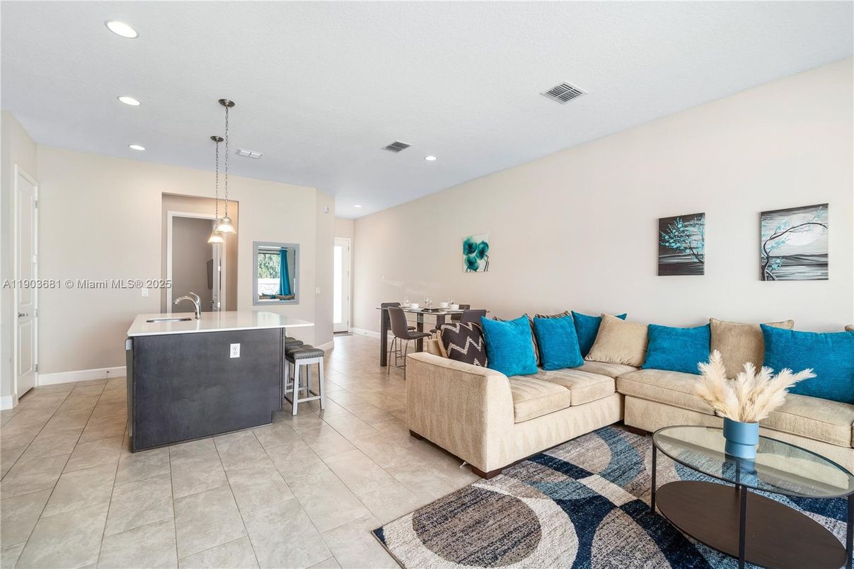 Dining room, Interior, Living room, Pendant Lights, Recessed Lighting