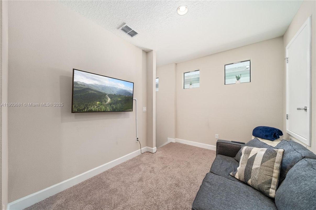 Empty room, Interior, Recessed Lighting