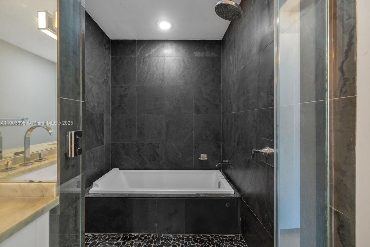 Bathroom, Interior, Recessed Lighting
