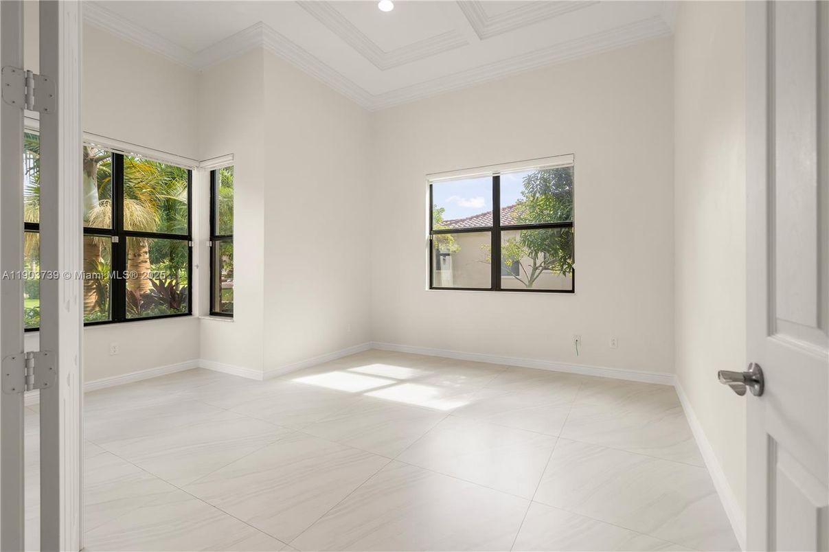 Empty room, Interior, Recessed Lighting