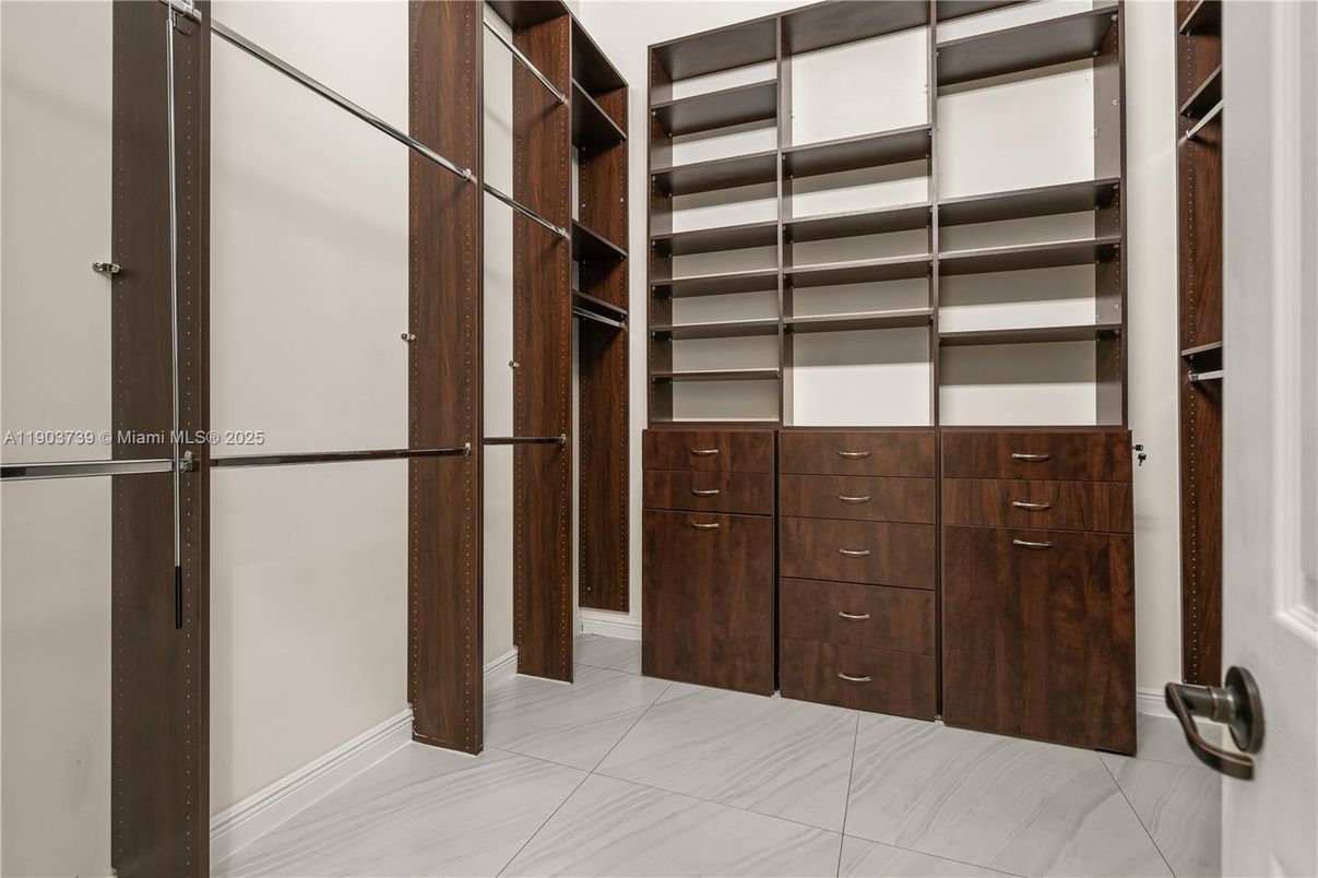Interior, Walk-in Closets