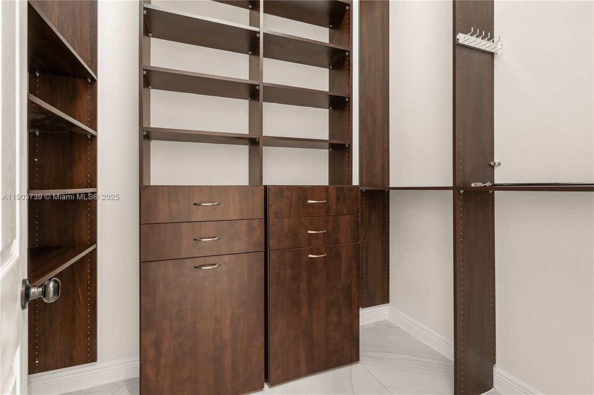 Interior, Walk-in Closets