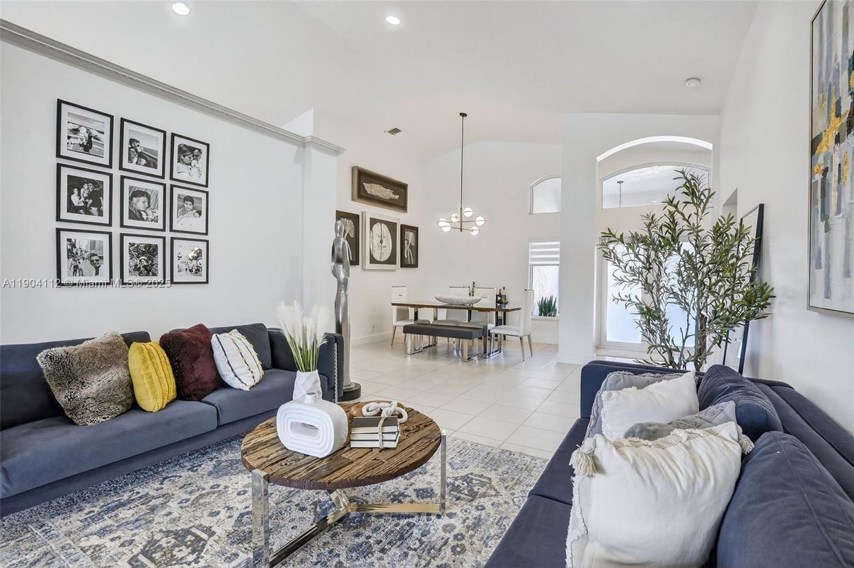 Dining room, Interior, Living room, Pendant Lights, Recessed Lighting