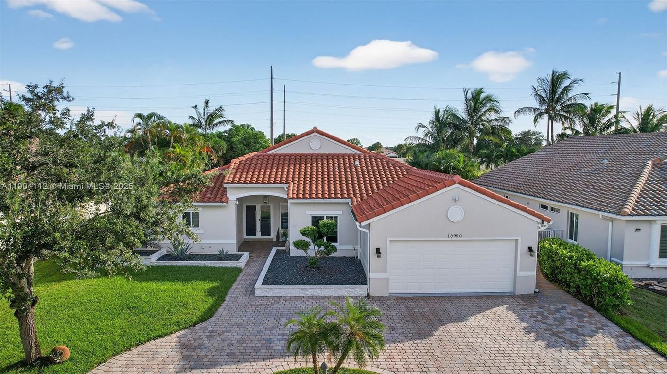 Attached, Exterior, Facade, Spanish Mediterranean